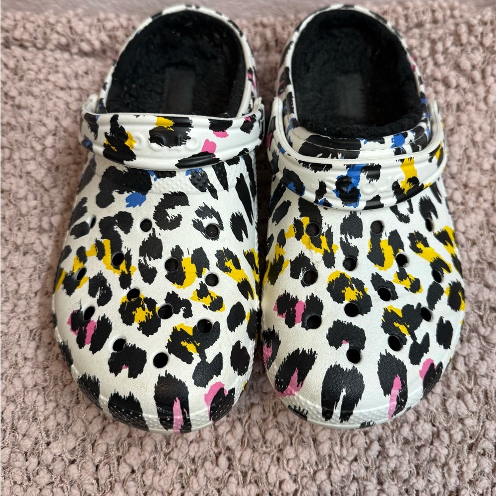 Women’s Rainbow Leopard Crocs, sz 8M - Picture 2 of 7